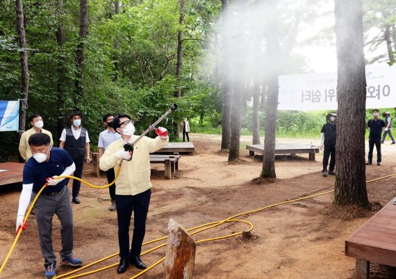 최종환 파주시장 무더위쉼터 해충방제 진두지휘