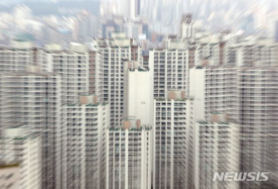 서울 초고가 아파트 3% 오를 때 서민 아파트 13% 올랐다
