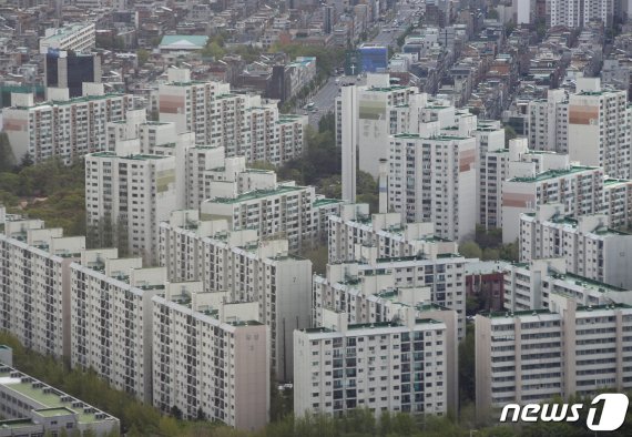 21일 서울 강남구 아파트 단지의 모습. 2020.4.21/뉴스1 © News1 신웅수 기자