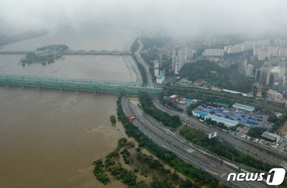 집중호우로 서울서 이재민 29명 발생..도로파임 2300여건