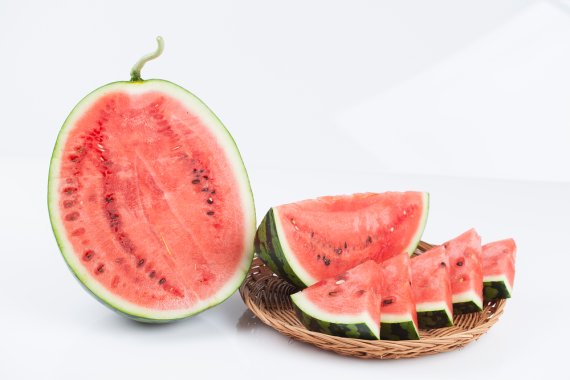 [질환과 음식] 여름 과일 다이어트법은