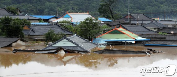 섬진강 제방 붕괴, ‘545㎜ 물폭탄’ …전북 산사태·침수·붕괴 196건