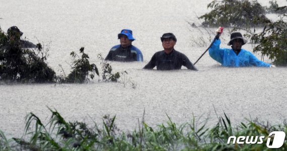 “하늘도 무심”…폭우로 댐 방류량 늘어 수색난항 실종자 가족 한숨