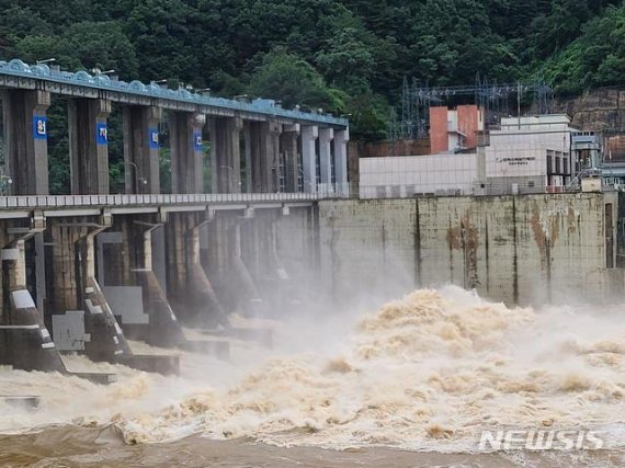 열흘째 폭우에 이재민 7천명 육박…시설 피해 1만8천건(종합)
