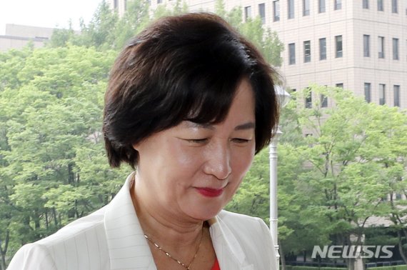 추미애 장관, '신천지 협박' 이유로 신변보호 요청...10일 해제