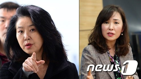 공지영 작가(오른쪽)가 영화배우 김부선씨에게 더 이상 협박당하지 않겠다며 갖고 있다는 전남편의 음란사진을 공개하라고 받아쳤다. © 뉴스1