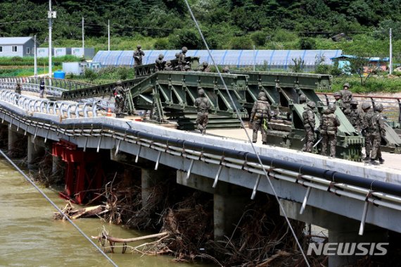 육군 제3군단, '간편조립교' 구축해 폭우 피해 대민지원