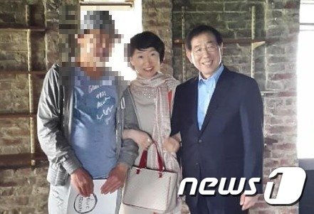 진혜원 대구지검 부부장 검사(가운데)(진혜원 검사 페이스북 갈무리) © 뉴스1