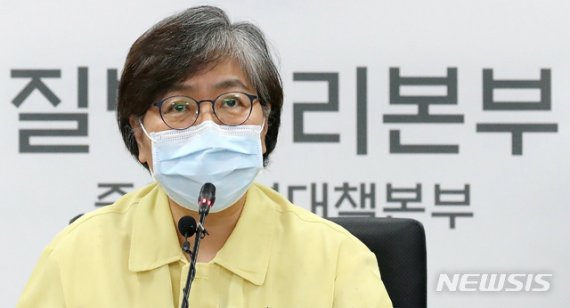 코로나19 대유행 시작되나.. 사회적거리두기 3단계 시행 초읽기