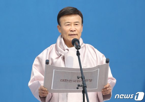 '친일청산' 김원웅 광복회장 비판에 정청래 차라리 백범 김구에게..