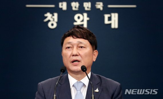 靑 "김종인 '대통령과 대화' 입장 다행…협의 착수 희망"