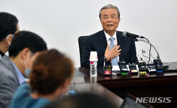 김종인 "과제 마치면 자연인 돌아갈 것...임기연장 없어"