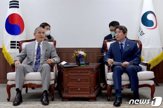이인영, 美대사 만나 "워킹그룹, 남북관계 제약한다는 비판 있다"
