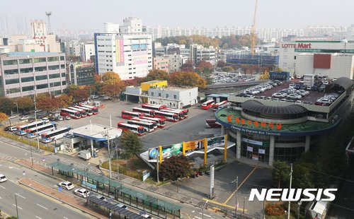 [청주=뉴시스]청주고속버스터미널. 버스가 서있는 곳이 '박차장'이다. (사진=뉴시스 DB) photo@newsis.com