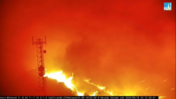 지난 18일(현지시간) 미국 캘리포니아주 베이커빌에 설치된 카메라에 잡힌 산불 장면. 이 카메라는 화재로 소실됐다.로이터뉴스1