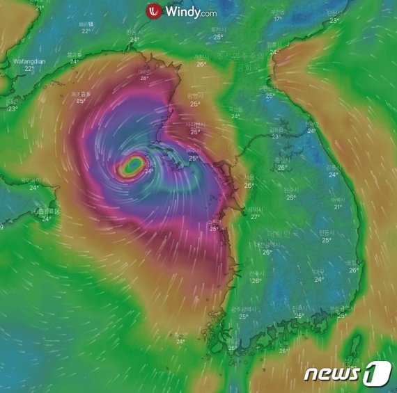 체코 기반 민간 기상업체 '윈디'(Windy)가 예상한 27일 오전 2시께 태풍위치 © 뉴스1 황덕현 기자 /사진=뉴스1