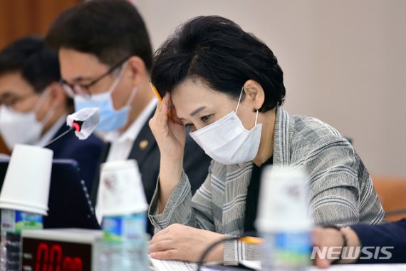 ‘30대 영끌’ 김현미..野 “국민 영혼 탈탈 턴 장관”
