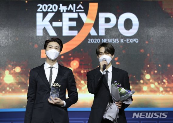 [서울=뉴시스] 박미소 기자 = 국내 최대 민영뉴스통신사 뉴시스 주최 '2020 뉴시스 K-EXPO'가 열린 26일 오후 서울 중구 신라호텔에서 국회문화체육관광부장관상을 수상한 가수 NCT 127이 수상소감을 밝히고 있다.2020.08.26. misocamera@newsis.com