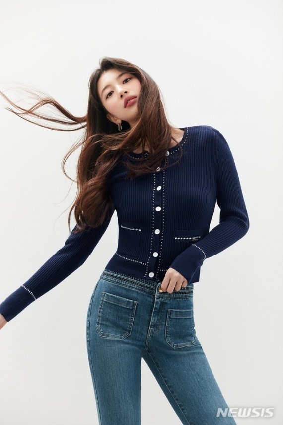 [서울=뉴시스] 배우 겸 가수 수지. (사진 = 게스) photo@newsis.com