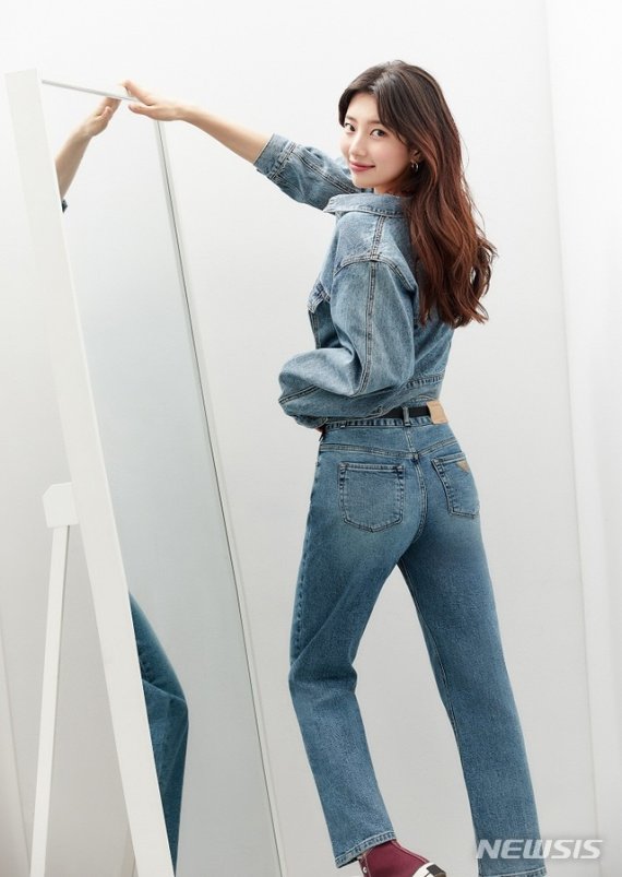 [서울=뉴시스] 배우 겸 가수 수지. (사진 = 게스) photo@newsis.com