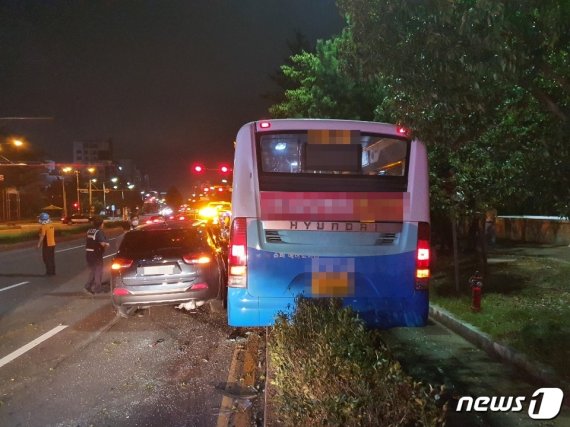 반대편 버스 들이받은 SUV 운전자, 알고보니..