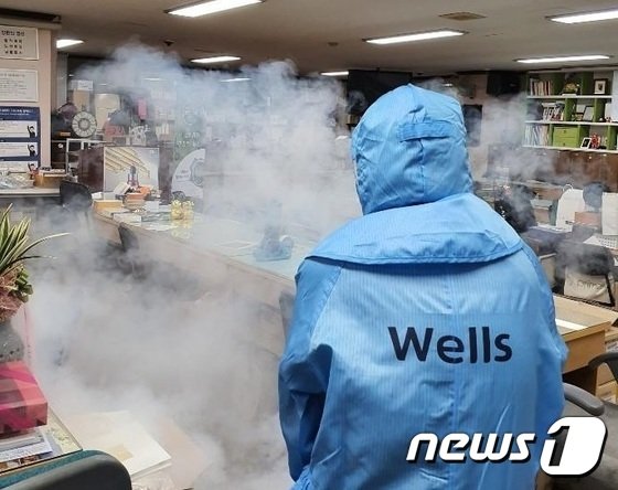 웰스가 에어살균 서비스를 제공하는 모습.(특정 기사 내용과 관계 없음.)