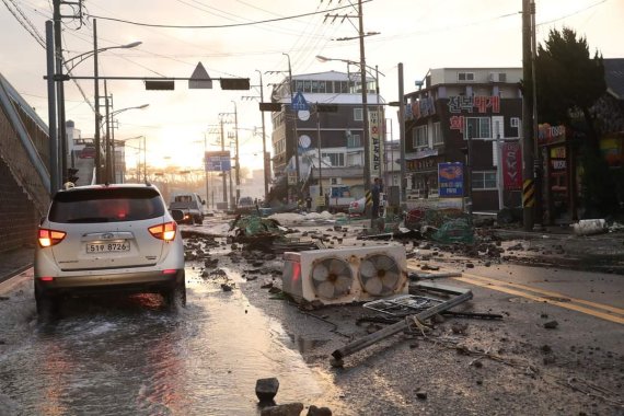 제9호 태풍 '마이삭’이 포항시 구룡포에 큰 생채기를 내고 지나갔다. 사진=포항시 제공