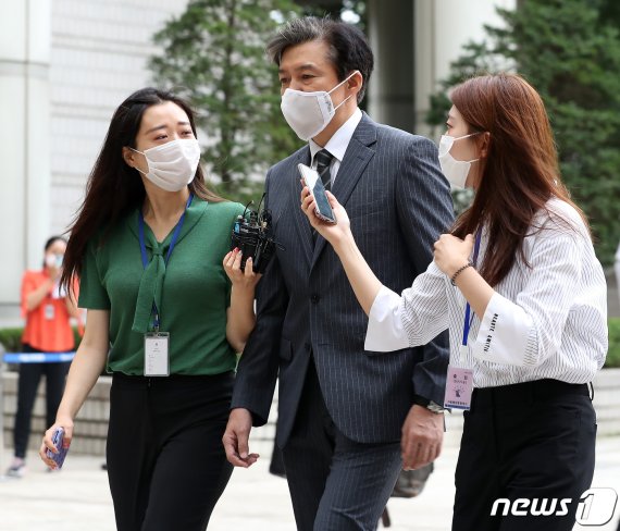 정경심 재판서 증언 거부한 조국 "저는 법정에서.."