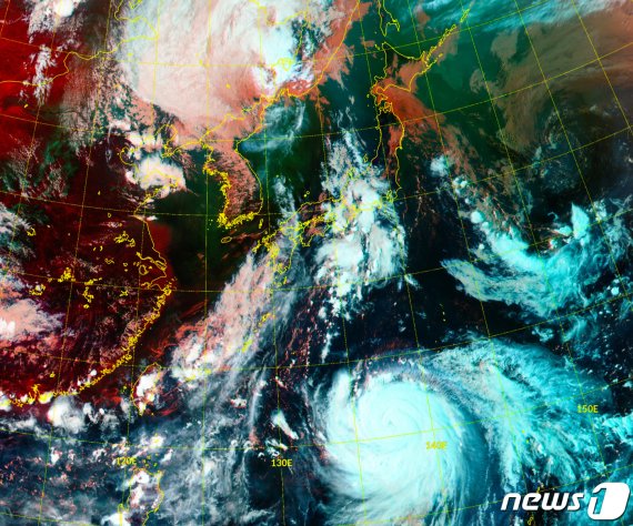 3일 오후 4시30분 기준 천리안위성 2A호로 본 동아시아 RGB 주야간 합성영상 /사진=뉴스1