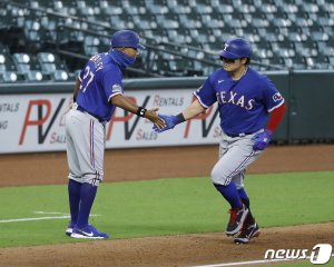 추신수가 4일(한국시간) 휴스턴 애스트로스전에서 시즌 4호 홈런을 터트렸다. © AFP=뉴스1 /사진=뉴스1