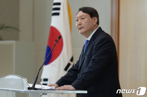 윤석열 검찰총장이 3일 서울 서초구 대검찰청에서 열린 신임 검사 신고식에서 발언하고 있다.(대검찰청 제공) 2020.8.4/뉴스1 /사진=뉴스1