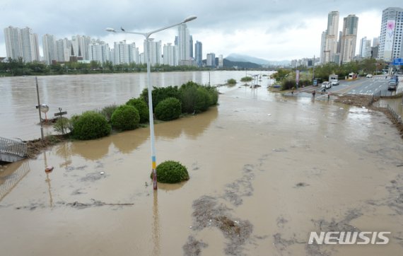 태풍 '하이선' 상륙한 울산...정전,침수피해 속출