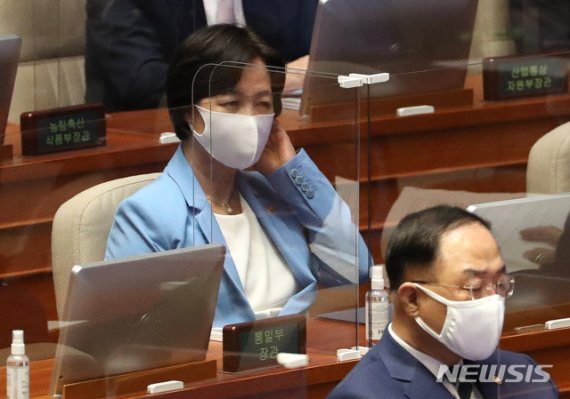 시민단체 "병역&middot;비자 부정청탁"..추미애 대검에 고발