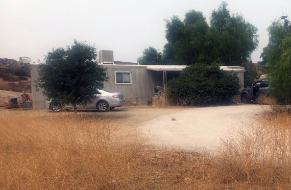 8일(현지시간) 미국 캘리포니아주 리버사이드 카운티 아구앙가에서 촬영된 불법 대마초 농장 살인사건 현장.AP뉴시스