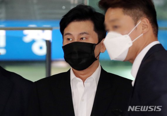불법 도박을 한 혐의를 받는 양현석 전 YG 엔터테인먼트 대표가 1차 공판을 마친 후 9일 오후 서울 마포구 서울서부지방법원에서 나오고 있다. /사진=뉴시스