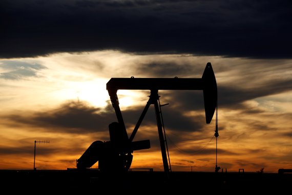 지난해 11월 24일 미국 텍사스주 퍼미안 분지에서 촬영된 석유 시추장비.로이터뉴스1