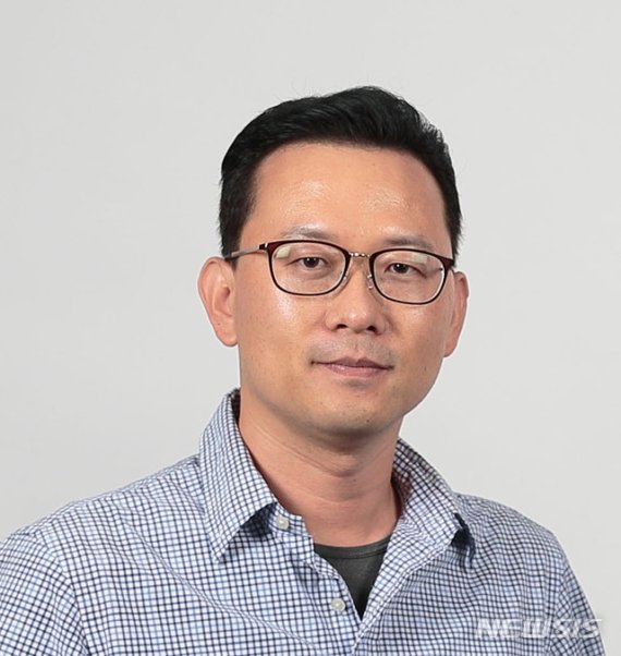 [서울=뉴시스] 김채운 유니스트(UNIST·울산과학기술원) 물리학과 교수 (제공=유니스트)