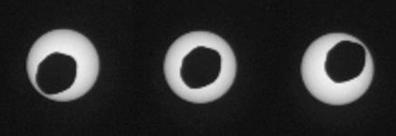 NASA의 화성탐사선 '큐리오시티'가 태양 속으로 들어가는 포보스의 사진을 전송했다. NASA 제공
