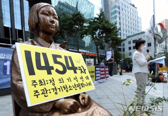 윤미향 기소후 첫 수요집회…"억지수사" 검찰 성토 예고