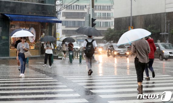 전국에 가을 재촉하는 비..태풍 '노을'은 내일 소멸