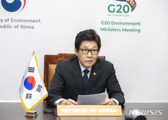 [서울=뉴시스] 조명래 환경부 장관이 지난 16일 화상회의로 진행된 ‘G20 환경장관회의’에 참석해 발언하고 있다. (사진=환경부 제공) 2020.09.17. photo@newsis.com