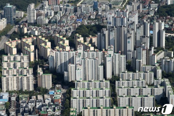 '규제·코로나 여파'…8월 주택 거래량 전월比 39.7% '뚝'