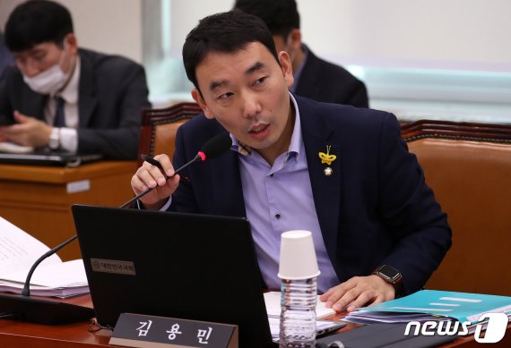 검찰개혁과 공수처 정식 출범에 공을 들이고 있는 김용민 더불어민주당 의원. © News1