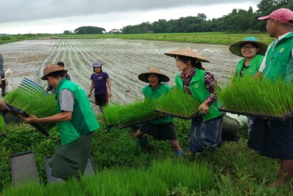 농어촌공사가 지난해 해외기술용역사업으로 '미얀마 농촌공동체 개발사업'을 추진했다. 농어촌공사는 미얀마 내 110개 시범마을을 선정해 한국형 농촌개발모델을 전파했다. 농어촌공사 제공