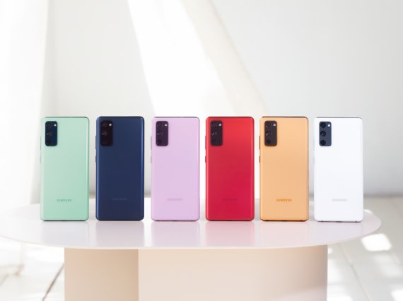 삼성 '갤럭시 S20 FE'는 '아이폰 12' 대항마?