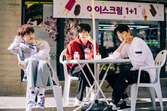 (왼쪽부터) 에이스 찬, 김우석, 진호은 /사진제공=플레이리스트 © 뉴스1