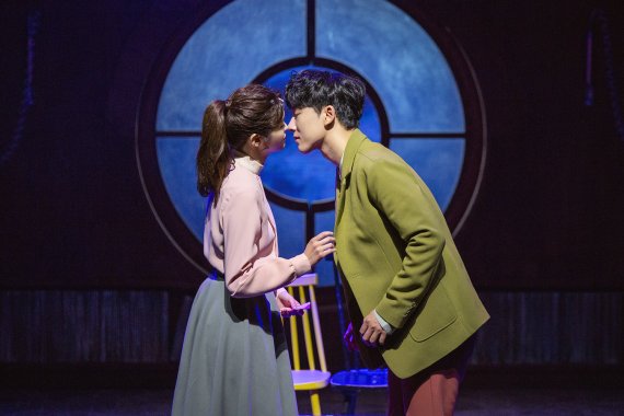 뮤지컬 '어쩌면 해피엔딩' 유료 온라인 공연 개시