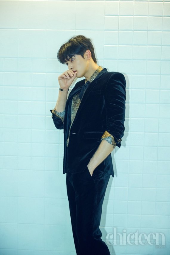 [서울=뉴시스] 중국 패션지 '시크(CHIC)' 커버 모델로 나선 그룹 '아스트로' 멤버 겸 배우 차은우 (사진 = 시크) 2020.10.07. photo@newsis.com