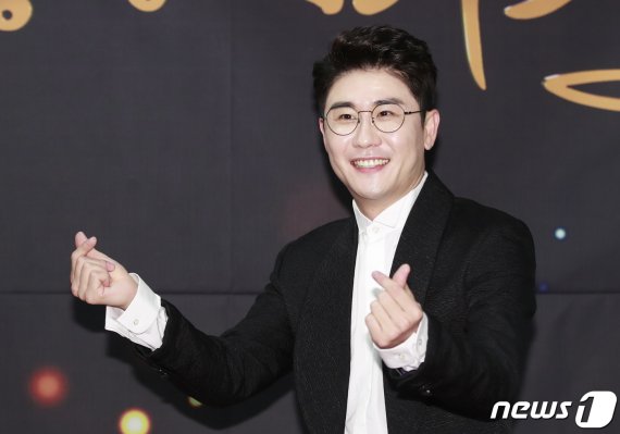 '미스터트롯' 영탁이 15일 오후 서울 영등포구 글래드호텔에서 열린 MTN ‘제12회 2020방송광고페스티벌’에 참석해 포즈를 취하고 있다. ‘2020방송광고페스티벌’은 우수광고 및 CF 스타를 선정해 시상하고, 관련 기업 및 종사자들의 노고를 치하하는 행사이다. 2020.7.15./뉴스1 © News1 권현진 기자 /사진=뉴스1