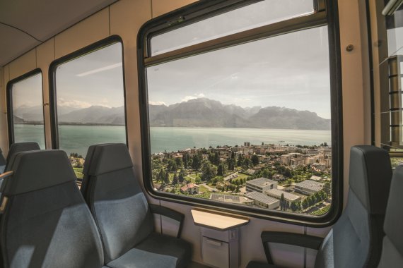 골든패스 파노라믹(GoldenPass Panoramic).을 타고 바라보는 바깥 풍경 이하 스위스관광청 제공